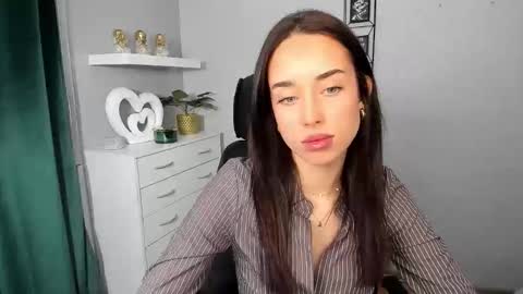 Snapshot of adelesolo chatting on February 18, 6:53 am Adele online show from February 18, 6:53 am