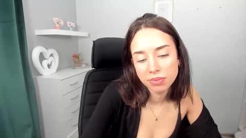 Snapshot of adelesolo chatting on February 27, 6:46 am Adele online show from February 27, 6:46 am