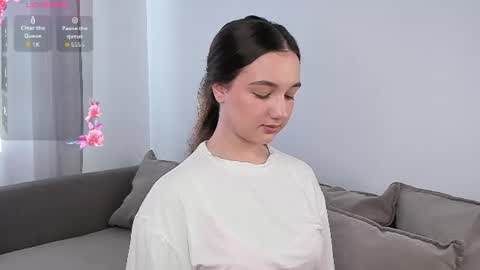 Snapshot of adelexx_zll chatting on June 12, 4:55 am adelexx_zll online show from June 12, 4:55 am