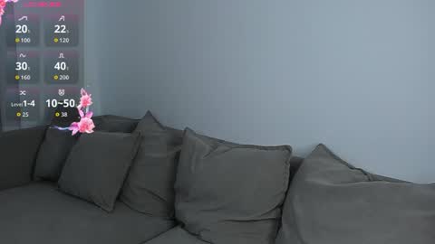 Snapshot of adelexx_zll chatting on June 18, 9:14 am adelexx_zll online show from June 18, 9:14 am
