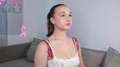 Snapshot of adelexx_zll chatting on June 20, 7:22 am adelexx_zll online show from June 20, 7:22 am
