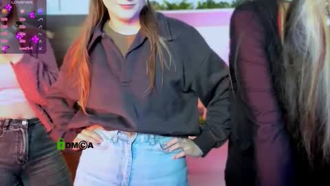 Snapshot of adeli_di chatting on November 12, 12:27 pm all three for u online show from November 12, 12:27 pm