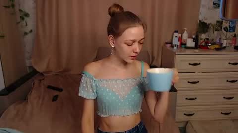 Snapshot of adelin_maxwell chatting on June 23, 1:09 pm Lina online show from June 23, 1:09 pm
