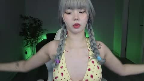 adelina__flower online show from April 1, 1:39 am