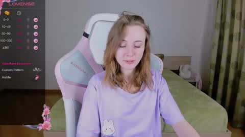 Snapshot of adelina_cowell chatting on March 10, 9:43 am Adelina online show from March 10, 9:43 am