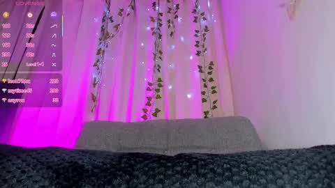 adelinaconte1 online show from January 16, 2:10 pm