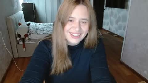 Snapshot of adelinalawson chatting on May 15, 5:25 am adelinalawson online show from May 15, 5:25 am
