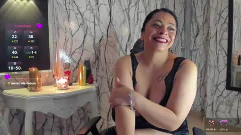 Snapshot of adelinemoretti chatting on April 23, 3:47 pm adelinemoretti online show from April 23, 3:47 pm