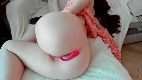 Snapshot of adelinemur chatting on June 25, 4:01 am Amy online show from June 25, 4:01 am