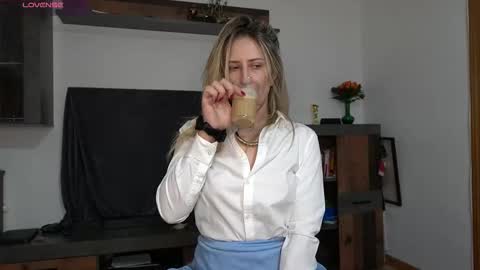 adelllee online show from November 5, 10:48 am