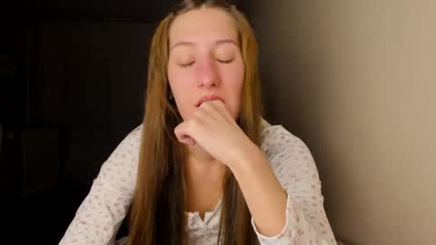 Adell online show from April 22, 9:38 pm