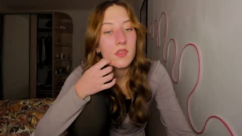 Snapshot of adellqueen chatting on May 1, 9:41 pm Adell online show from May 1, 9:41 pm