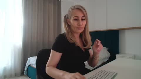 Adellyn online show from June 14, 4:31 pm