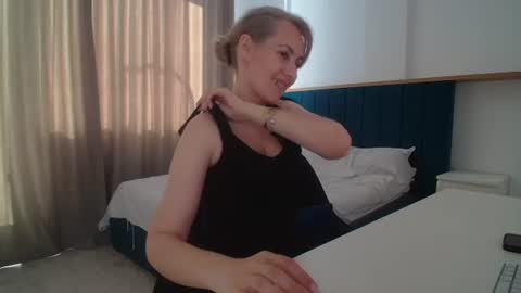 Adellyn online show from June 19, 3:27 pm