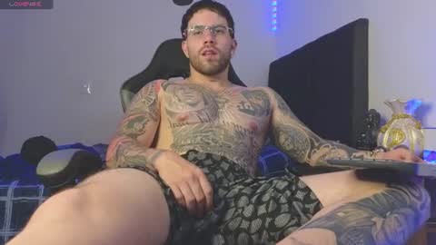 Snapshot of ades_lowe chatting on June 26, 5:01 am Ades online show from June 26, 5:01 am