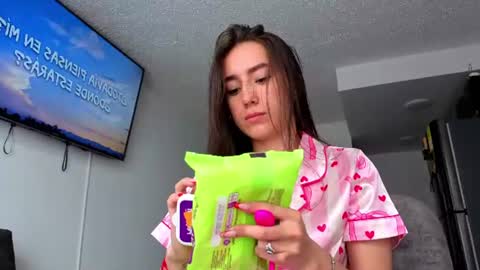 Snapshot of adhara_kitten chatting on June 29, 2:17 pm Adhara online show from June 29, 2:17 pm
