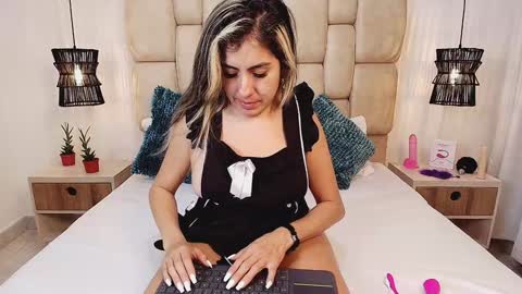 AdharaSmithh online show from January 20, 9:32 pm