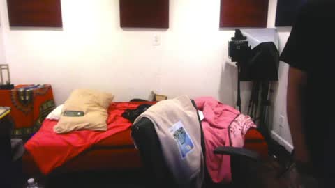 Snapshot of adick_ting chatting on April 11, 6:12 pm adick_ting online show from April 11, 6:12 pm