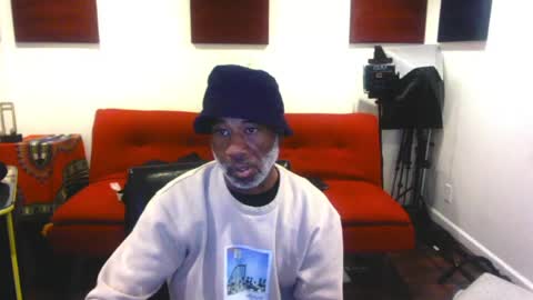 Snapshot of adick_ting chatting on April 12, 9:09 pm adick_ting online show from April 12, 9:09 pm