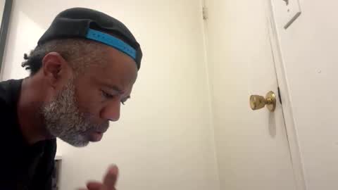 Snapshot of adick_ting chatting on April 14, 9:04 am adick_ting online show from April 14, 9:04 am