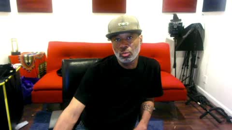 Snapshot of adick_ting chatting on April 25, 9:01 am adick_ting online show from April 25, 9:01 am