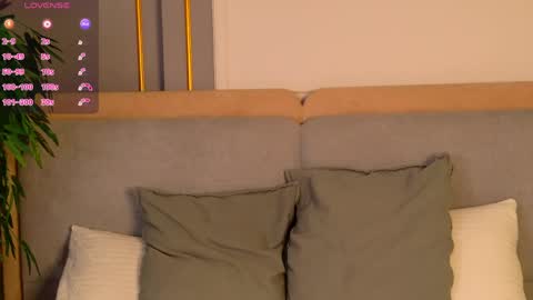 adoracortes online show from April 8, 5:07 am