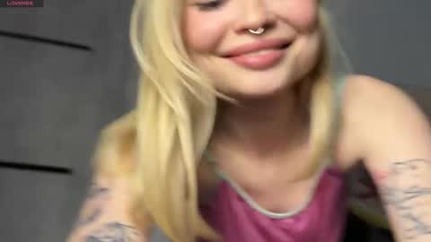 Snapshot of adrenaline_lush chatting on May 30, 1:19 pm Dorothy Mayfield online show from May 30, 1:19 pm