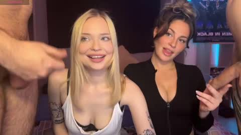 Snapshot of adrenaline_lush chatting on June 8, 10:32 pm Dorothy Mayfield online show from June 8, 10:32 pm