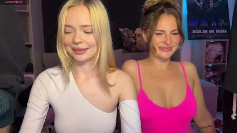 Snapshot of adrenaline_lush chatting on June 11, 9:46 pm Dorothy Mayfield online show from June 11, 9:46 pm