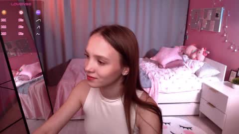 Snapshot of adria_arjona chatting on June 6, 7:35 am Eva online show from June 6, 7:35 am