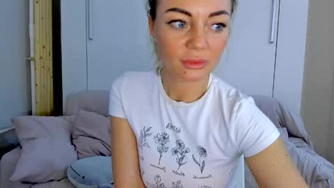 Snapshot of adriana_coy_ chatting on April 25, 1:41 pm Adriana online show from April 25, 1:41 pm
