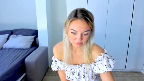 Snapshot of adriana_coy_ chatting on May 10, 11:59 am Adriana online show from May 10, 11:59 am