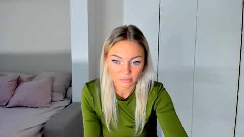 Snapshot of adriana_coy_ chatting on May 16, 6:21 am Adriana online show from May 16, 6:21 am