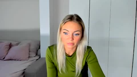 Snapshot of adriana_coy_ chatting on May 16, 6:54 am Adriana online show from May 16, 6:54 am