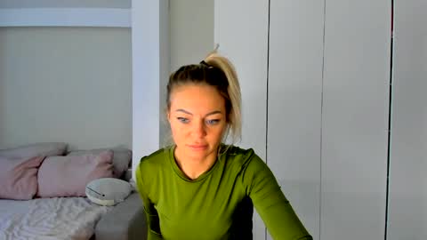 Snapshot of adriana_coy_ chatting on May 17, 6:22 am Adriana online show from May 17, 6:22 am