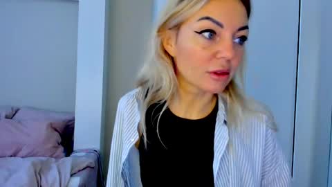 Snapshot of adriana_coy_ chatting on May 25, 7:36 am Adriana online show from May 25, 7:36 am