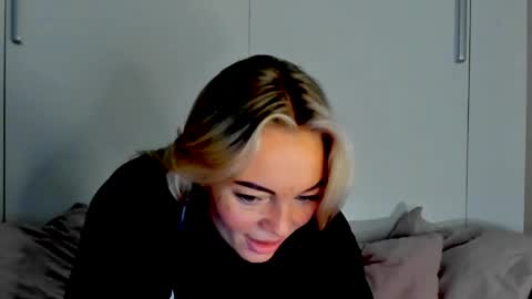 Snapshot of adriana_coy_ chatting on May 27, 4:37 pm Adriana online show from May 27, 4:37 pm