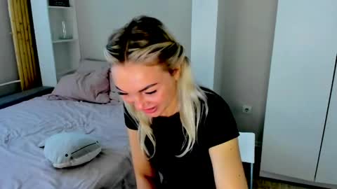 Snapshot of adriana_coy_ chatting on June 4, 6:08 am Adriana online show from June 4, 6:08 am