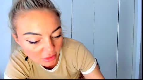 Snapshot of adriana_coy_ chatting on June 6, 2:22 pm Adriana online show from June 6, 2:22 pm