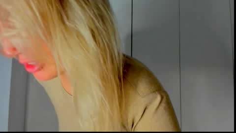 Snapshot of adriana_coy_ chatting on June 7, 2:27 am Adriana online show from June 7, 2:27 am