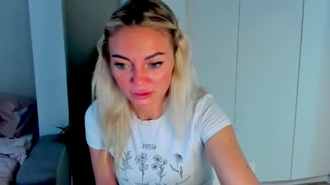 Snapshot of adriana_coy_ chatting on June 8, 5:46 pm Adriana online show from June 8, 5:46 pm