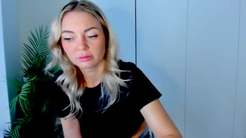 Snapshot of adriana_coy_ chatting on June 28, 9:48 am Adriana online show from June 28, 9:48 am