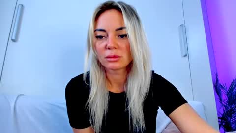 Snapshot of adriana_coy_ chatting on July 5, 9:49 am Adriana online show from July 5, 9:49 am