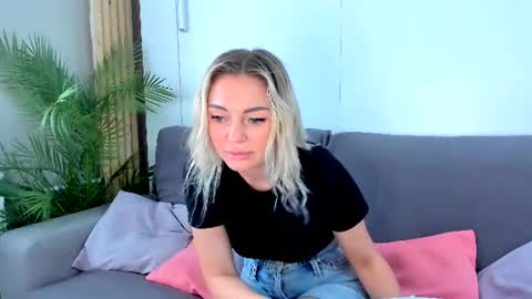 Snapshot of adriana_coy_ chatting on July 24, 4:38 pm Adriana online show from July 24, 4:38 pm