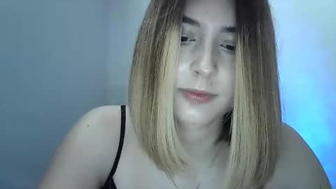 Snapshot of adrianabliss_ chatting on September 21, 6:04 am adrianabliss_ online show from September 21, 6:04 am