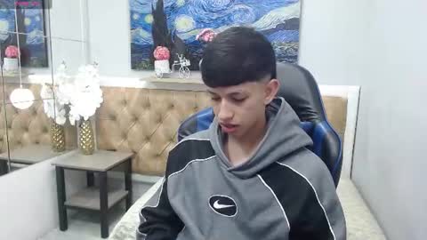 Snapshot of adrianfranko chatting on July 16, 12:33 pm Adrian Franco online show from July 16, 12:33 pm