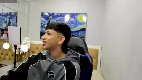 Snapshot of adrianfranko chatting on July 17, 12:34 pm Adrian Franco online show from July 17, 12:34 pm