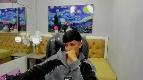 Snapshot of adrianfranko chatting on July 28, 4:39 pm Adrian Franco online show from July 28, 4:39 pm