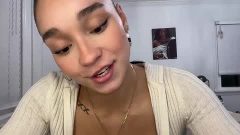 Snapshot of adriannarodriguez chatting on February 8, 2:47 am Adrianna online show from February 8, 2:47 am