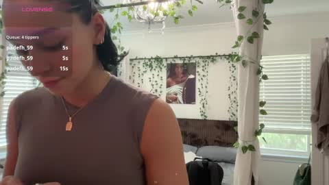 Snapshot of adriannarodriguez chatting on May 4, 8:16 pm Adrianna online show from May 4, 8:16 pm